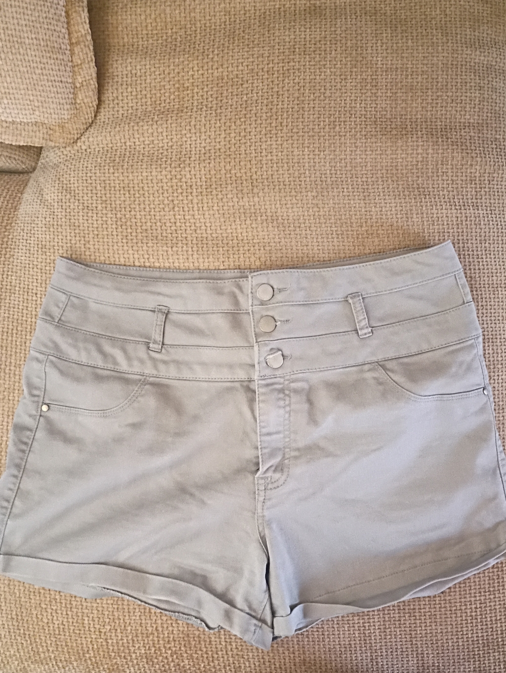 refuge High-Waist Light Gray Women's Shorts with Triple-Button Front